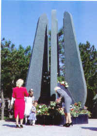 Памятник жителям города погибшим в Афганистане. Открыт 8 мая 1998 года